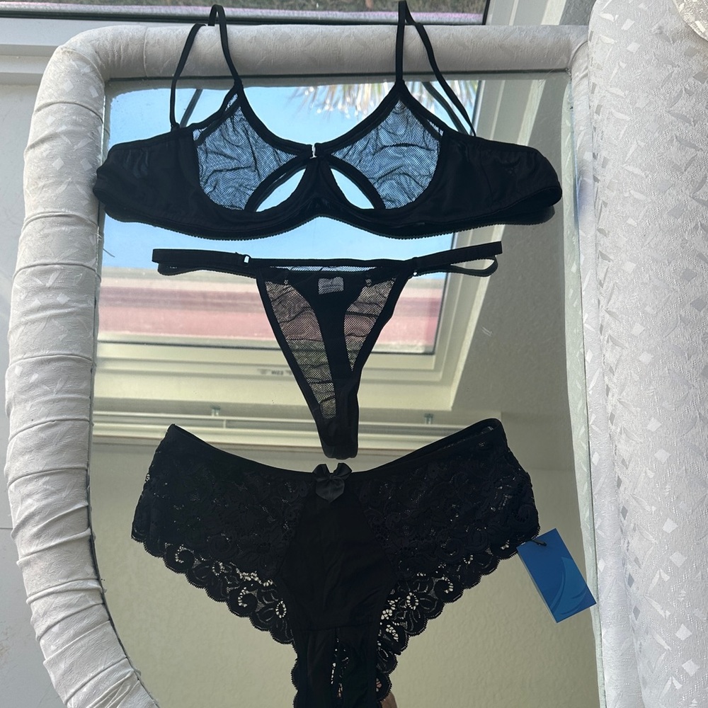 Elegant Black Lace Lingerie Set